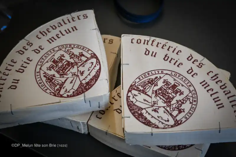 brie de melun confrerie des chevaliers et les Cuisiniers de France